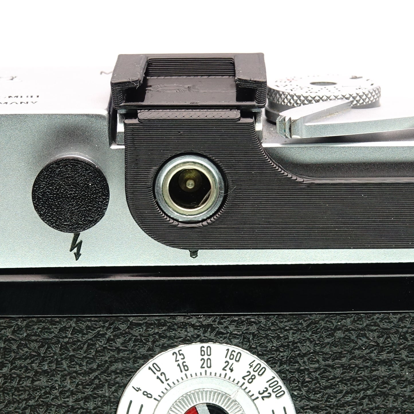 Thumb rest with accessory shoe for Leica M3 & M6 & Leica MP