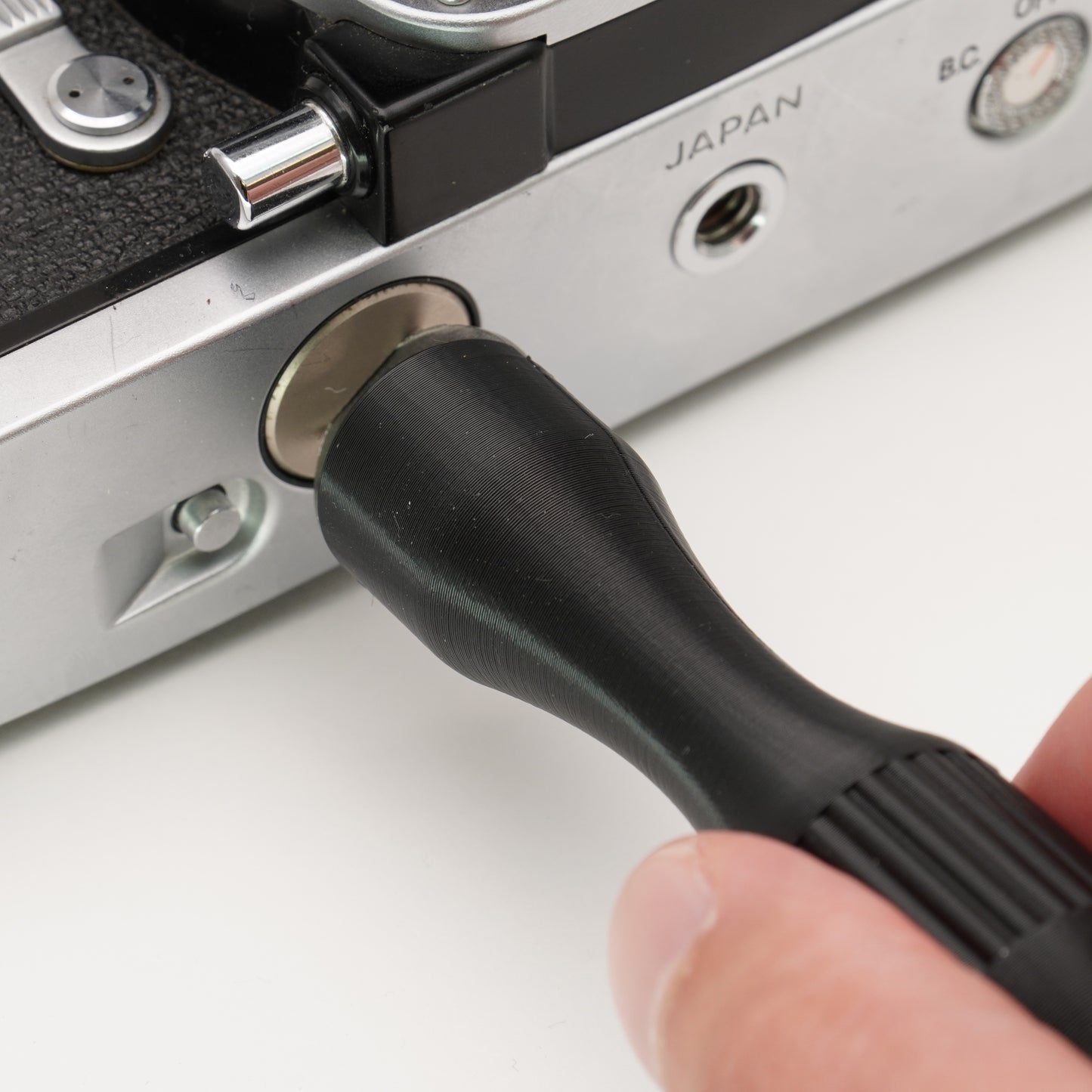 Herramienta para compartimento de pilas (acero 1,7 mm) para Rollei 35, Canon F-1 y Olympus OM